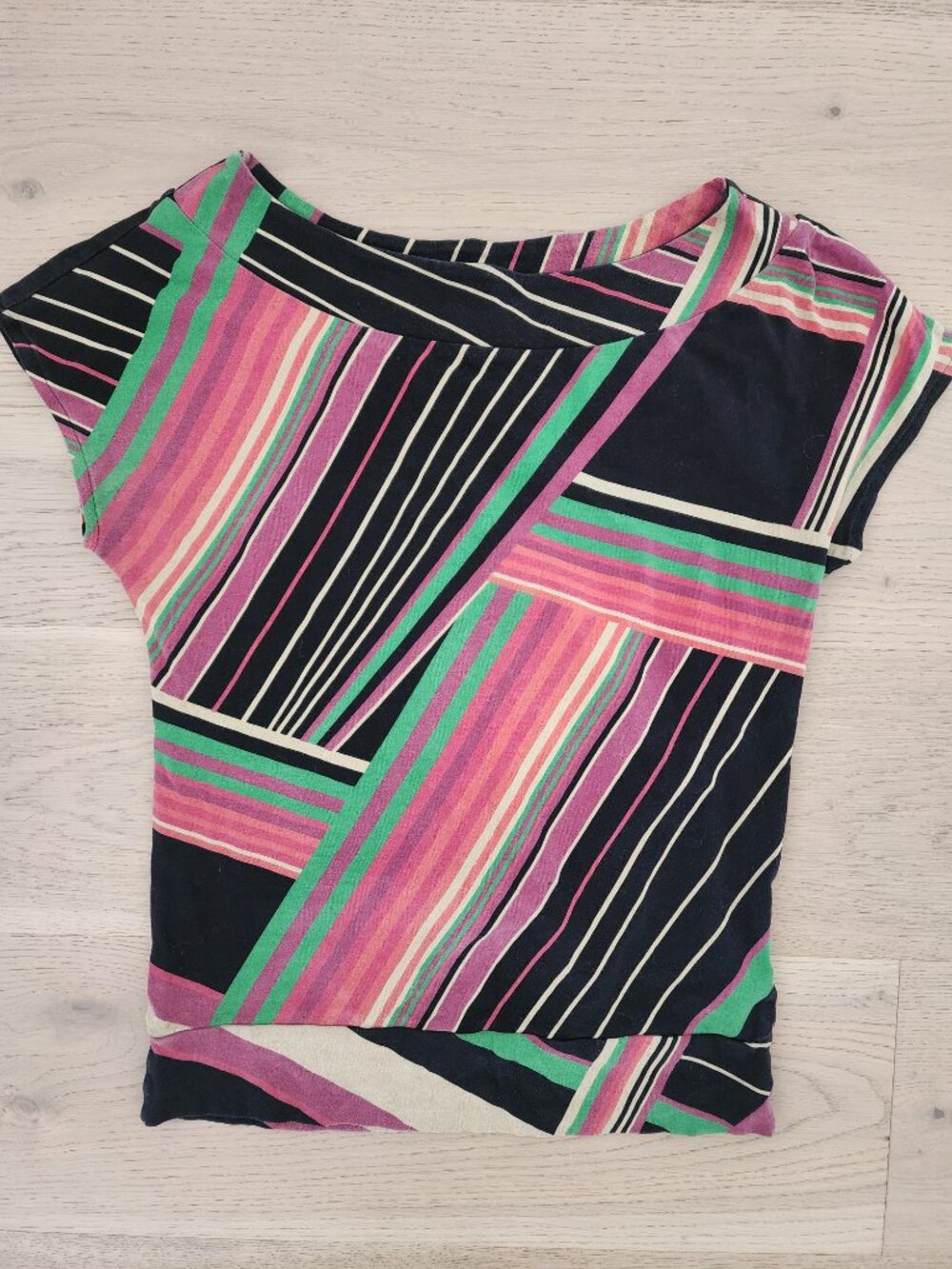 Monsoon geometric top size 4 (small)